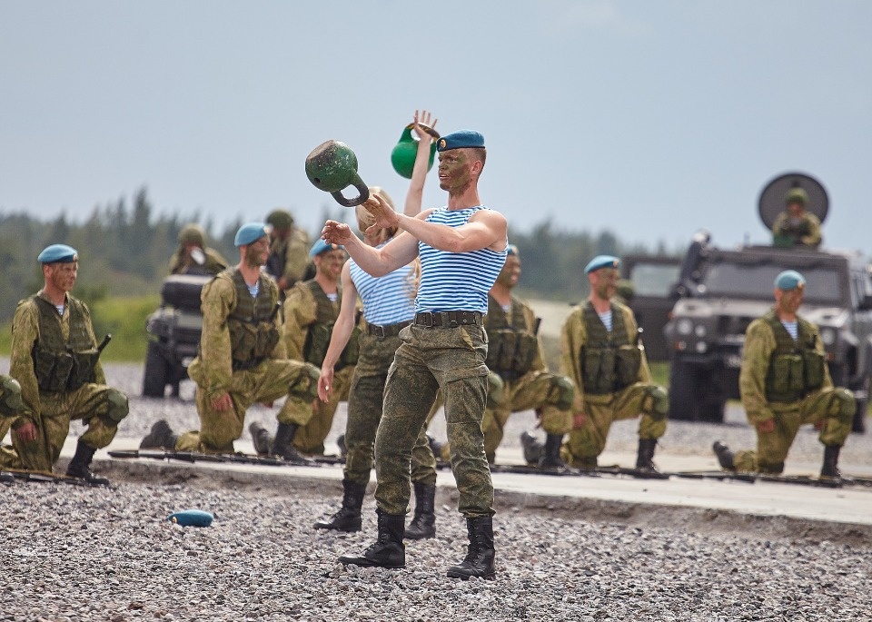 Под Псковом дали старт международному конкурсу «Десантный взвод»