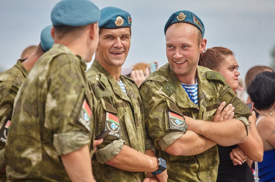 Под Псковом дали старт международному конкурсу «Десантный взвод»