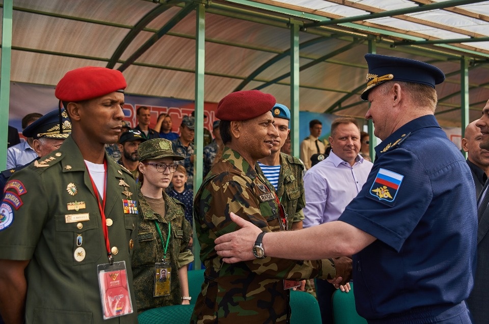 Под Псковом дали старт международному конкурсу «Десантный взвод»