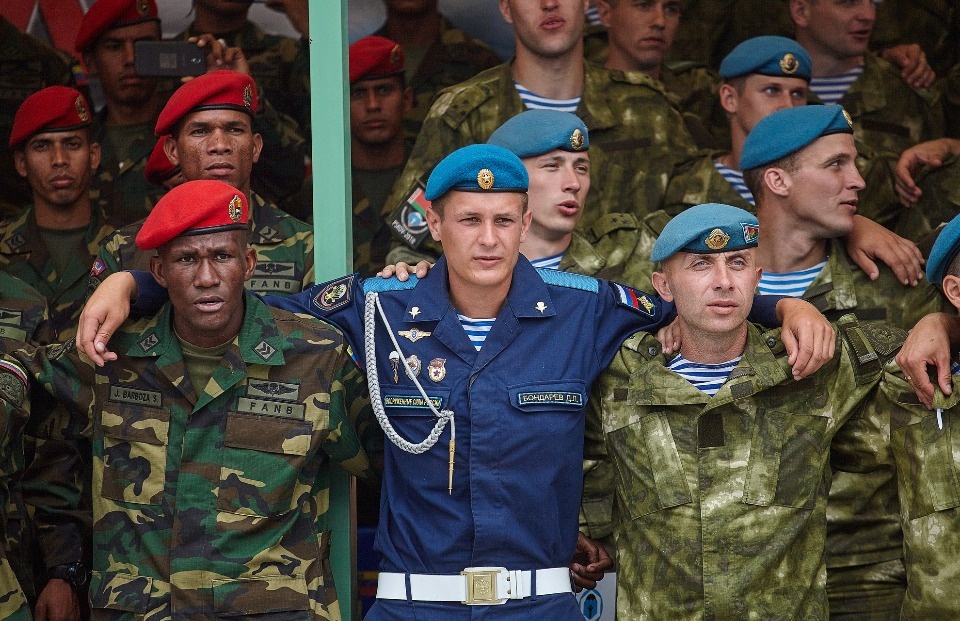 Под Псковом дали старт международному конкурсу «Десантный взвод»