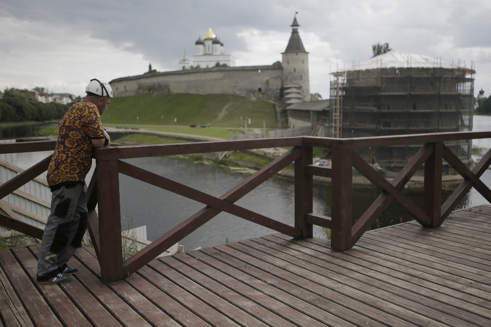 Новейшие технологии используют при реставрации башен и стен Псковского кремля Новейшие технологии используют при реставрации башен и стен Псковского кремля