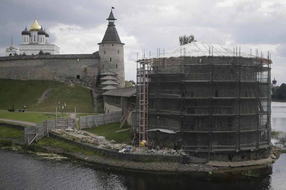 Новейшие технологии используют при реставрации башен и стен Псковского кремля Новейшие технологии используют при реставрации башен и стен Псковского кремля