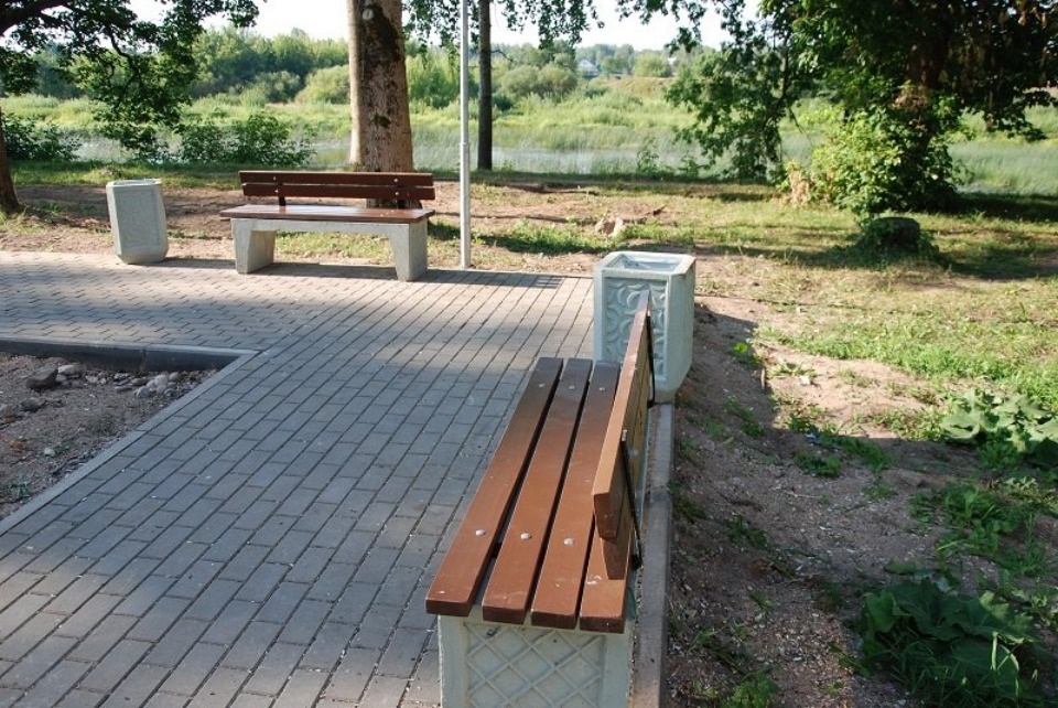 «Это какие-то недочеловеки и моральные уроды»: волна вандализма захлестнула Остров (ФОТО)