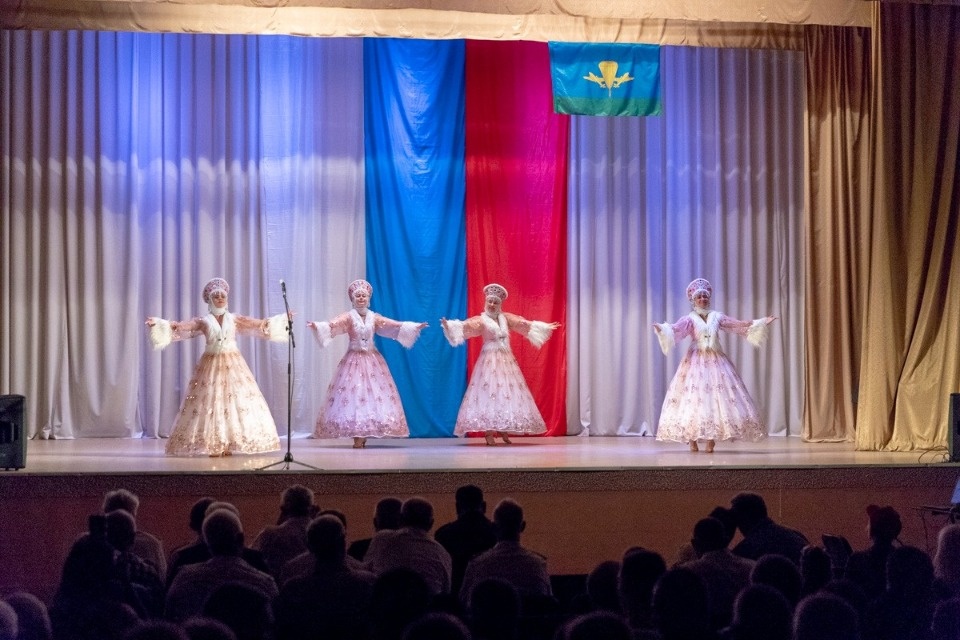 Концерт по случаю Дня Воздушно-десантных войск в Пскове Концерт по случаю Дня Воздушно-десантных войск в Пскове