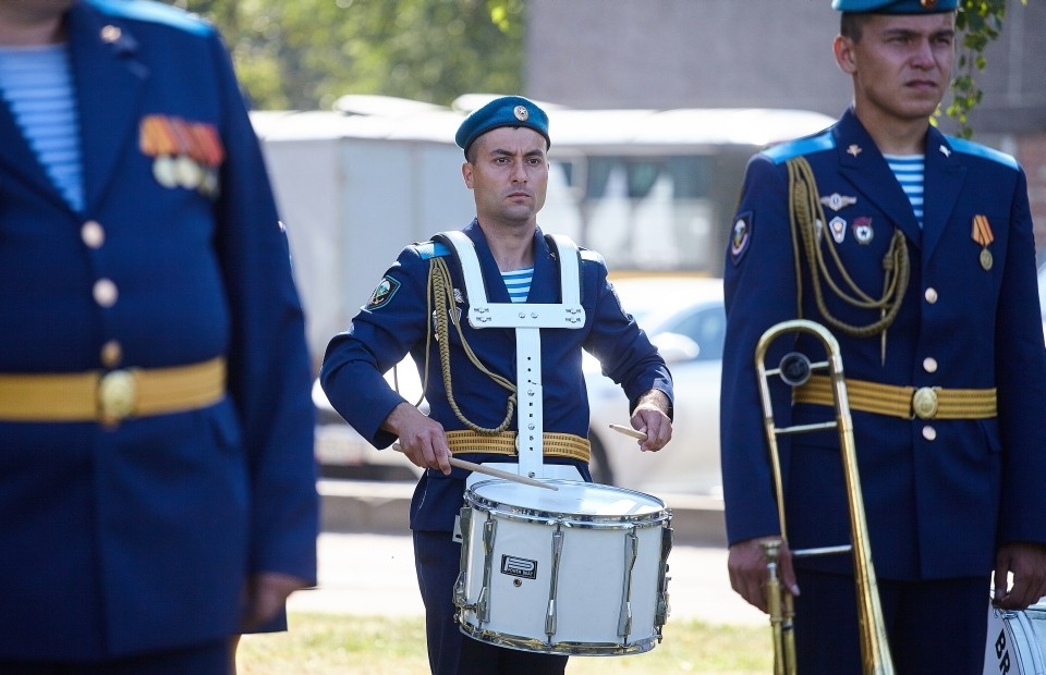 Псковские десантники отметили день ВДВ Псковские десантники отметили день ВДВ
