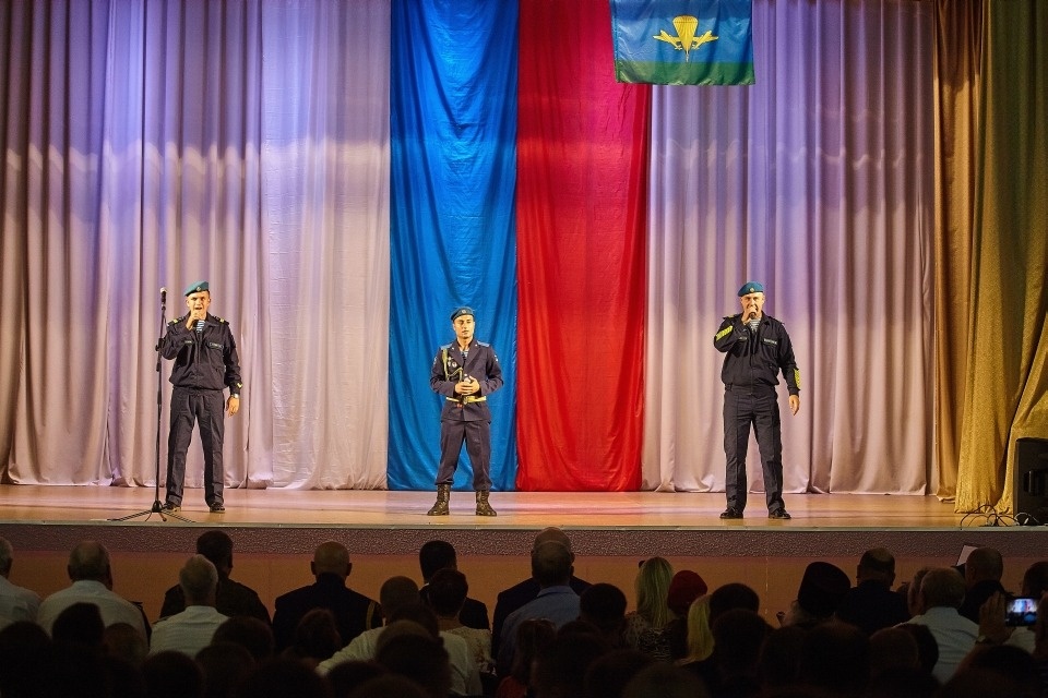 Псковские десантники отметили день ВДВ Псковские десантники отметили день ВДВ