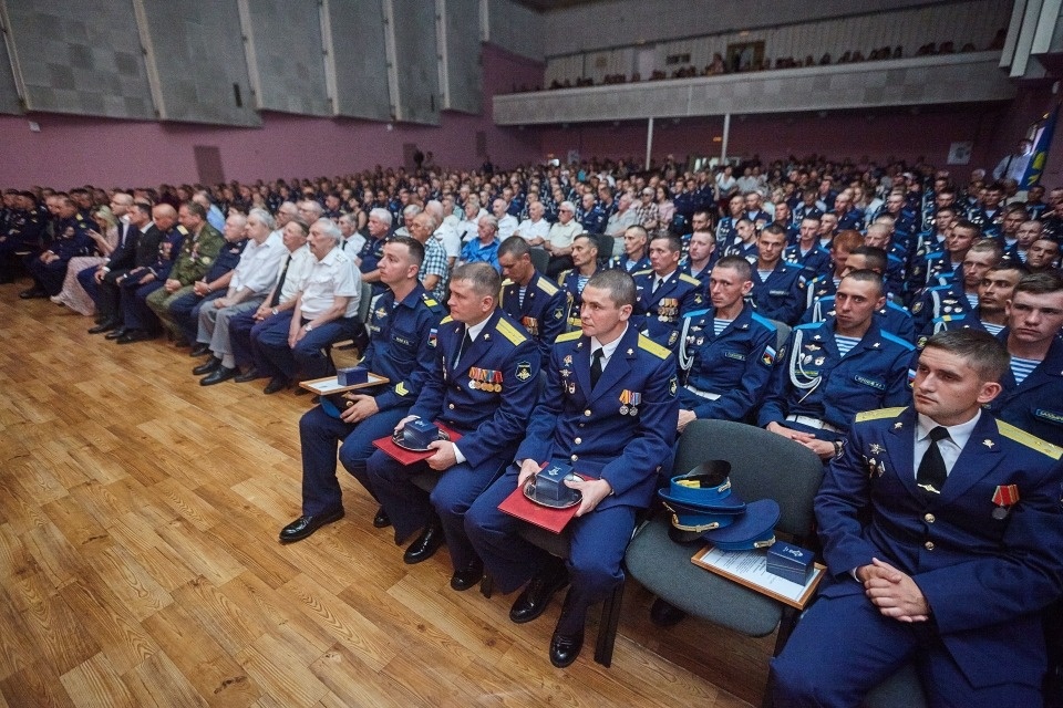 Псковские десантники отметили день ВДВ Псковские десантники отметили день ВДВ