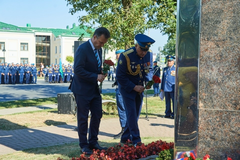 Псковские десантники отметили день ВДВ Псковские десантники отметили день ВДВ