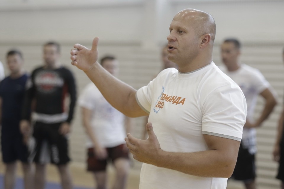 Боец ММА Федор Емельяненко встретился с псковскими спортсменами