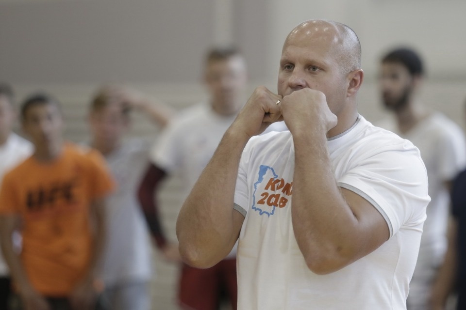 Боец ММА Федор Емельяненко встретился с псковскими спортсменами