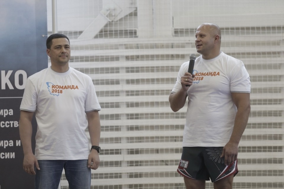 Боец ММА Федор Емельяненко встретился с псковскими спортсменами