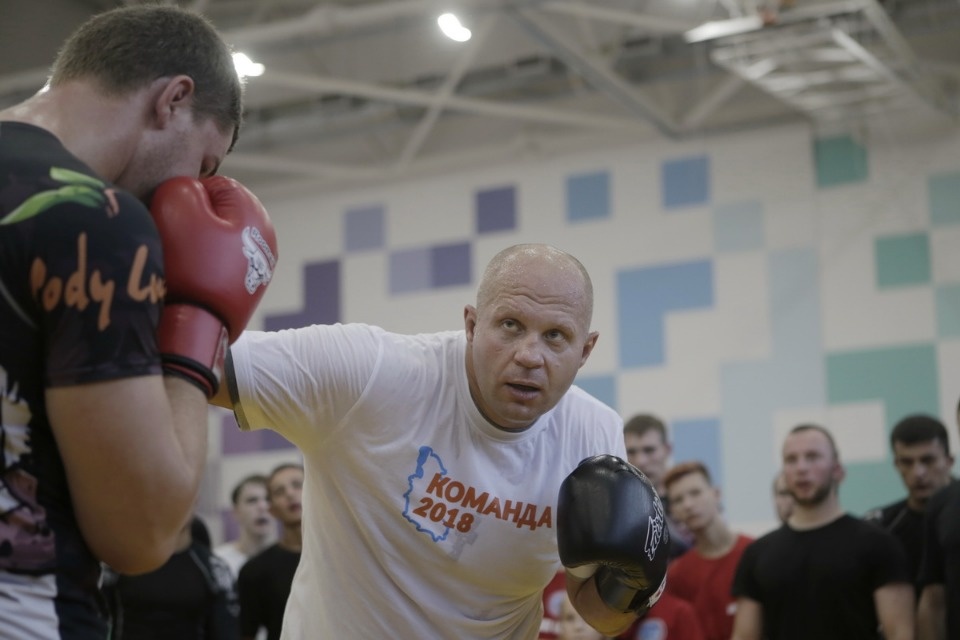 Боец ММА Федор Емельяненко встретился с псковскими спортсменами