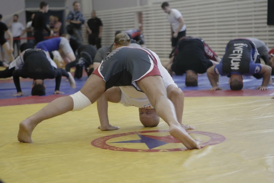 Боец ММА Федор Емельяненко встретился с псковскими спортсменами