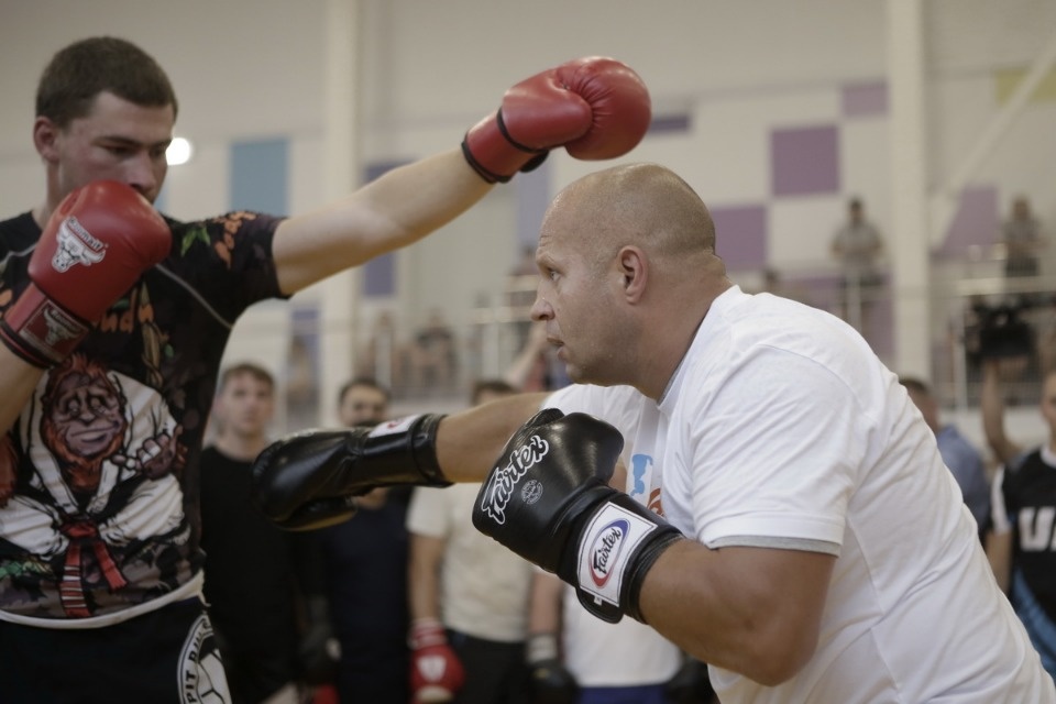 Боец ММА Федор Емельяненко встретился с псковскими спортсменами