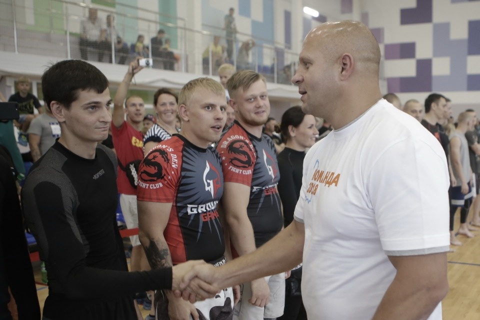 Боец ММА Федор Емельяненко встретился с псковскими спортсменами