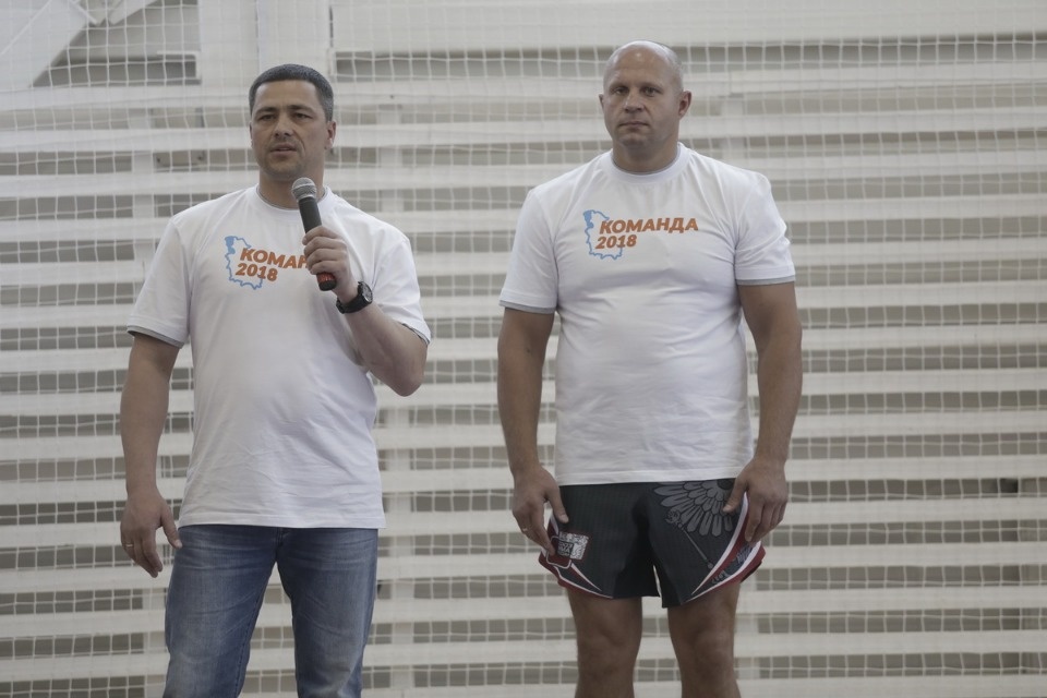 Боец ММА Федор Емельяненко встретился с псковскими спортсменами