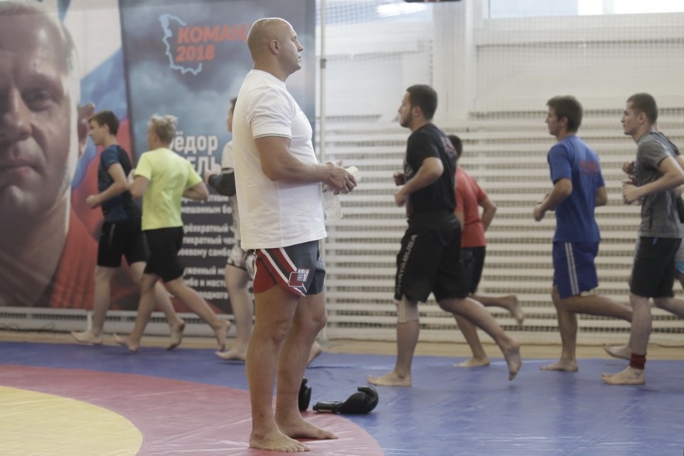Боец ММА Федор Емельяненко встретился с псковскими спортсменами