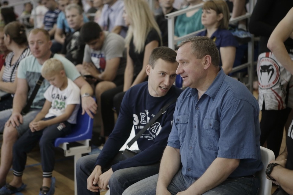 Боец ММА Федор Емельяненко встретился с псковскими спортсменами