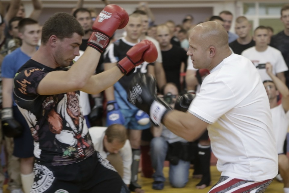 Боец ММА Федор Емельяненко встретился с псковскими спортсменами