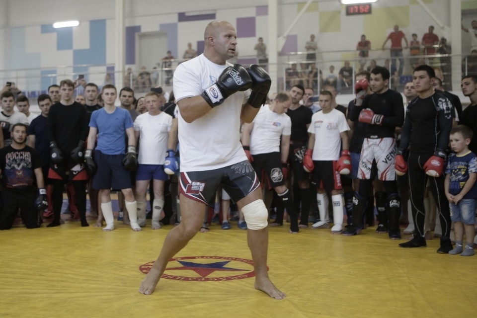 Боец ММА Федор Емельяненко встретился с псковскими спортсменами