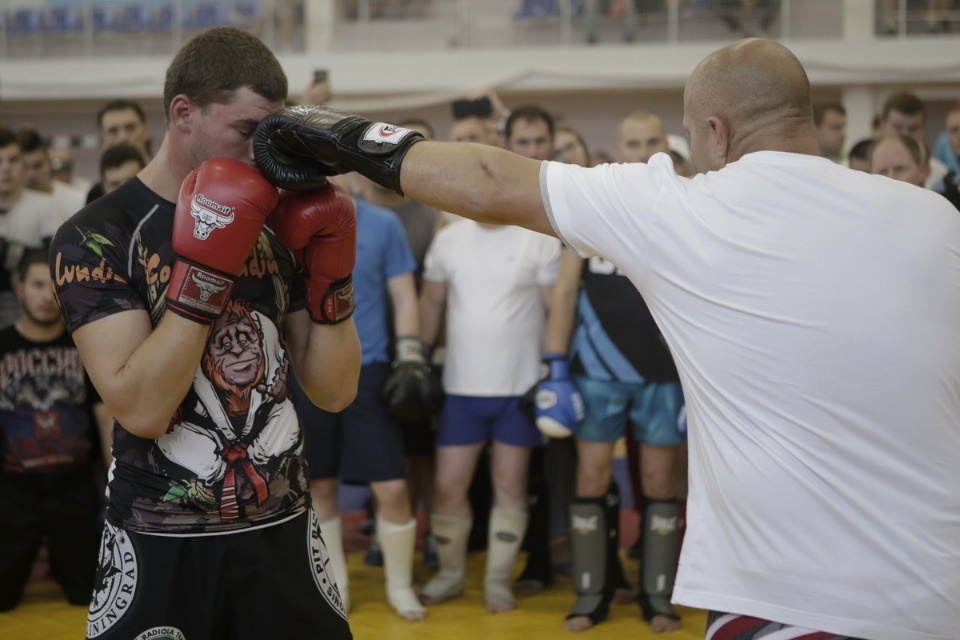 Боец ММА Федор Емельяненко встретился с псковскими спортсменами