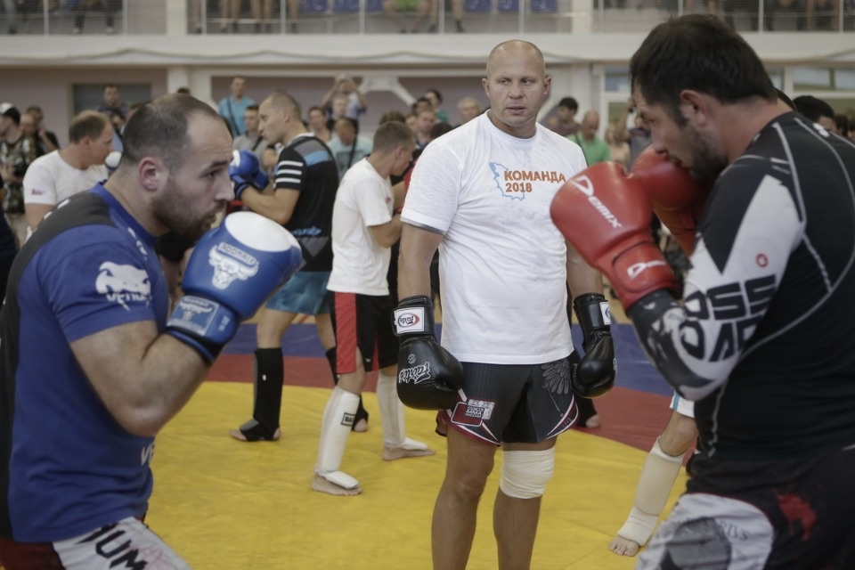 Боец ММА Федор Емельяненко встретился с псковскими спортсменами