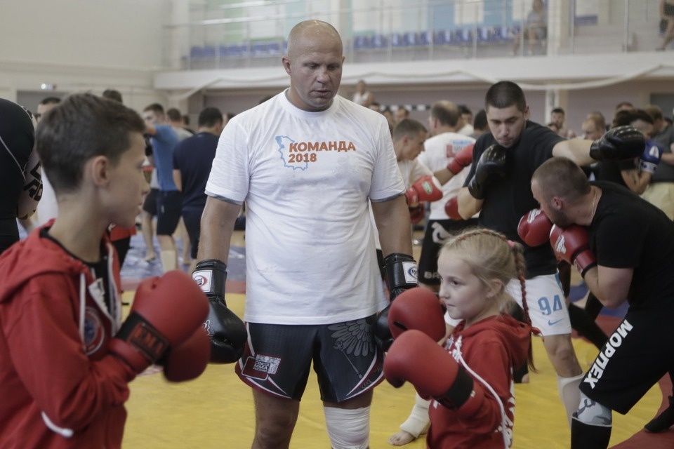 Боец ММА Федор Емельяненко встретился с псковскими спортсменами