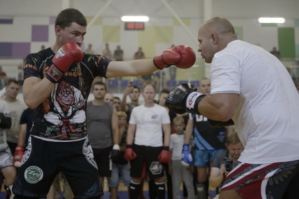 Боец ММА Федор Емельяненко встретился с псковскими спортсменами