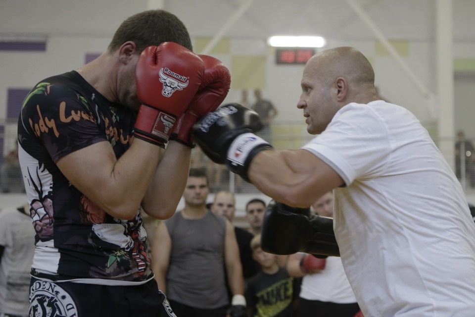 Боец ММА Федор Емельяненко встретился с псковскими спортсменами