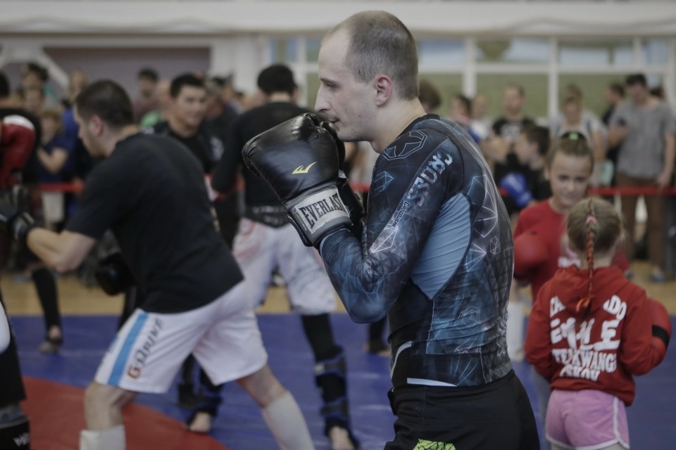 Боец ММА Федор Емельяненко встретился с псковскими спортсменами