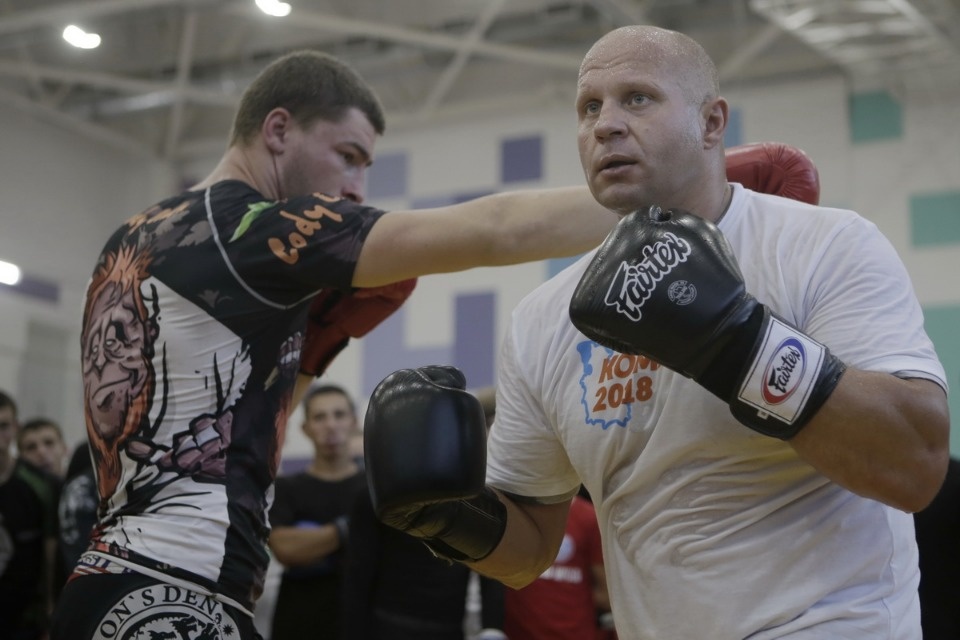 Боец ММА Федор Емельяненко встретился с псковскими спортсменами