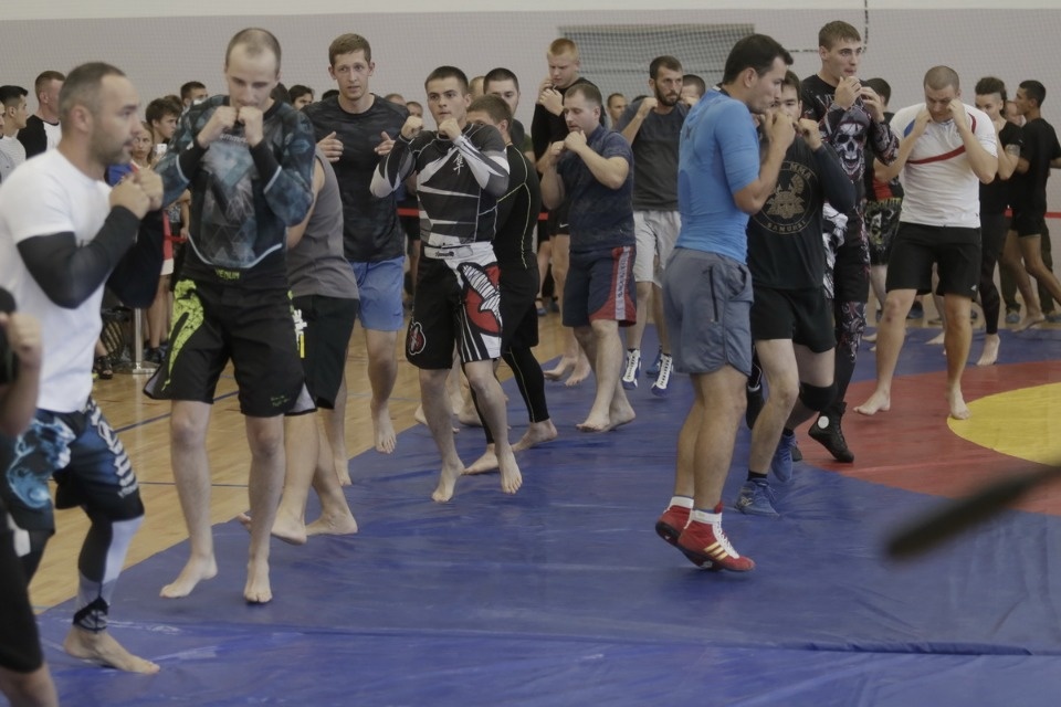Боец ММА Федор Емельяненко встретился с псковскими спортсменами