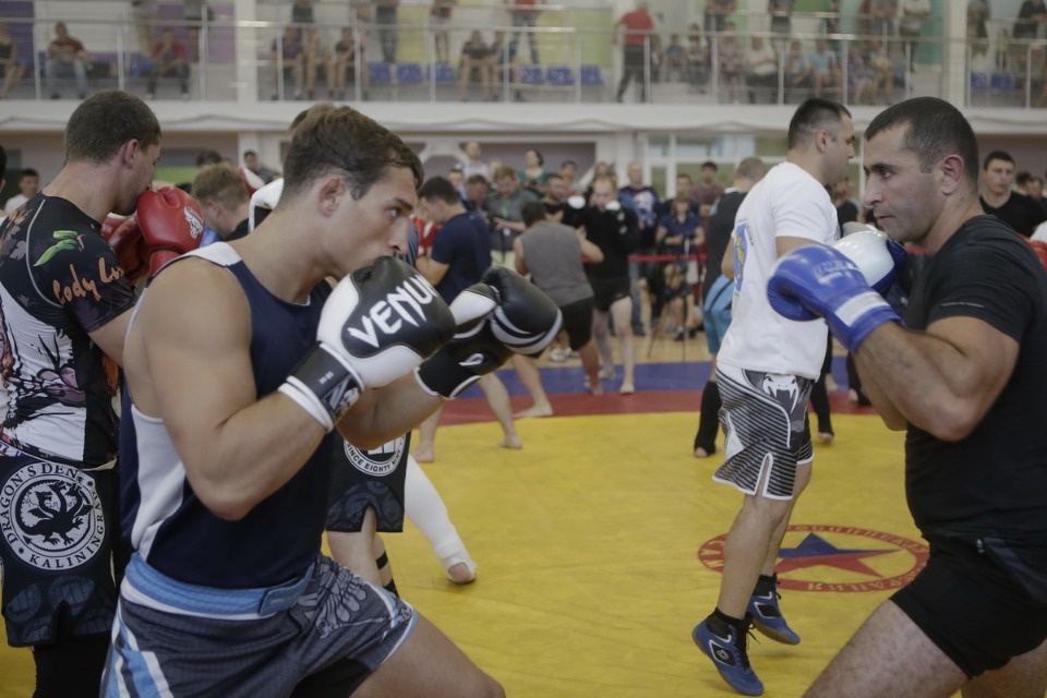 Боец ММА Федор Емельяненко встретился с псковскими спортсменами