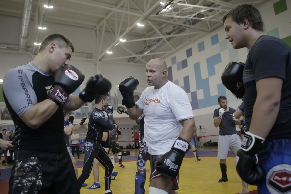 Боец ММА Федор Емельяненко встретился с псковскими спортсменами