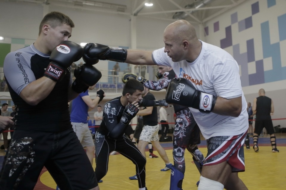 Боец ММА Федор Емельяненко встретился с псковскими спортсменами