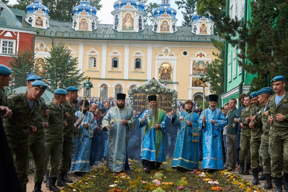 Успение Божьей матери отмечают в Псково-Печерском монастыре