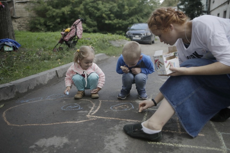 Дворовые игры и выставку о советском детстве устроили в Пскове 1 сентября