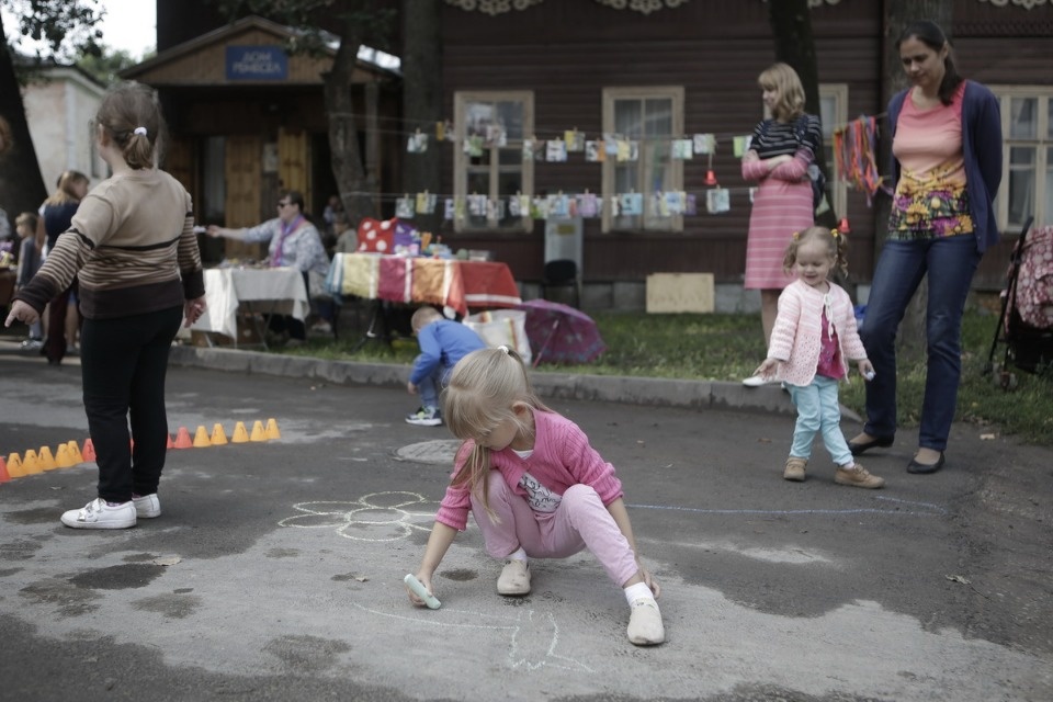 Дворовые игры и выставку о советском детстве устроили в Пскове 1 сентября