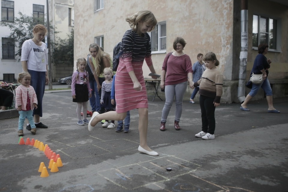 Дворовые игры и выставку о советском детстве устроили в Пскове 1 сентября