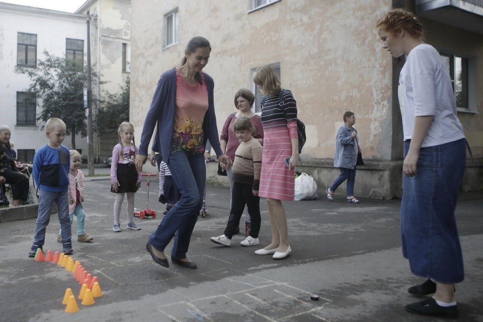 Дворовые игры и выставку о советском детстве устроили в Пскове 1 сентября