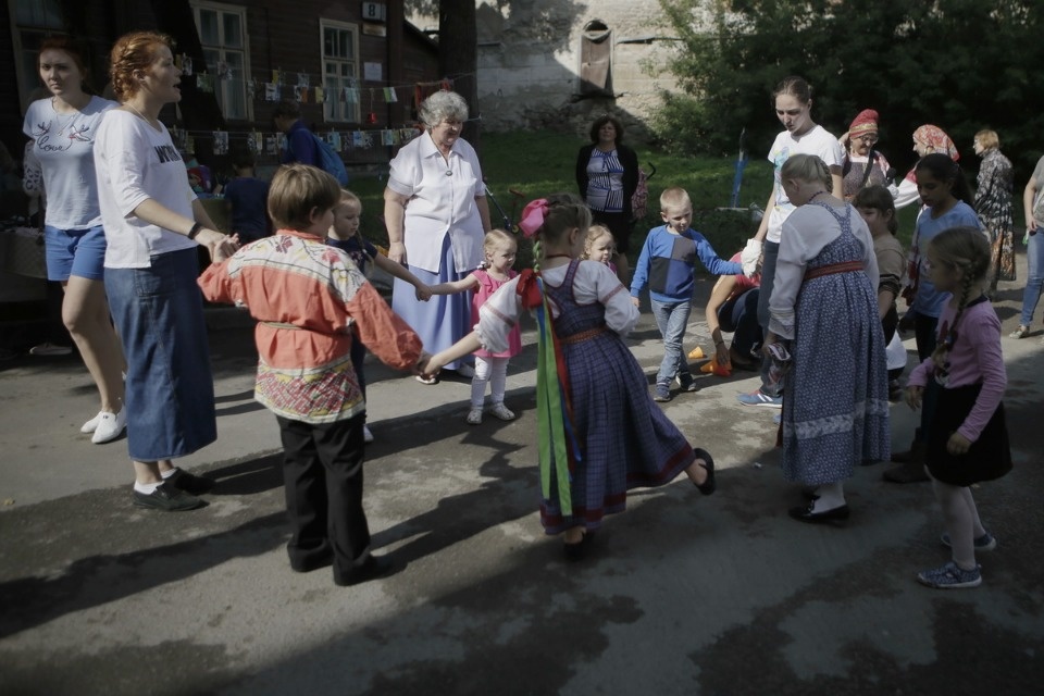 Дворовые игры и выставку о советском детстве устроили в Пскове 1 сентября
