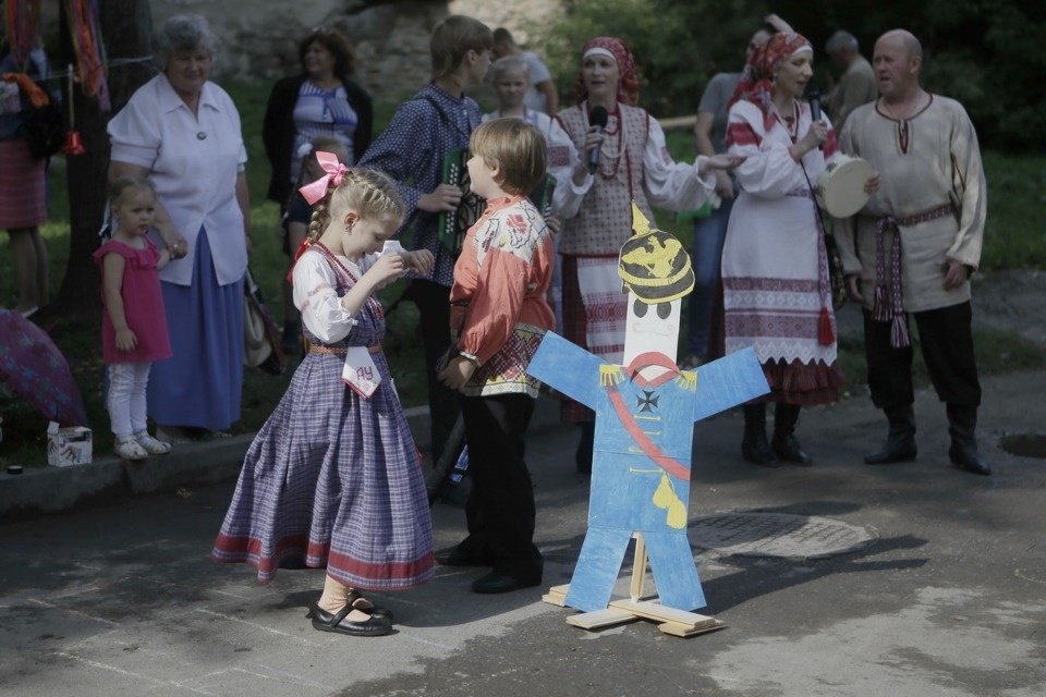 Дворовые игры и выставку о советском детстве устроили в Пскове 1 сентября