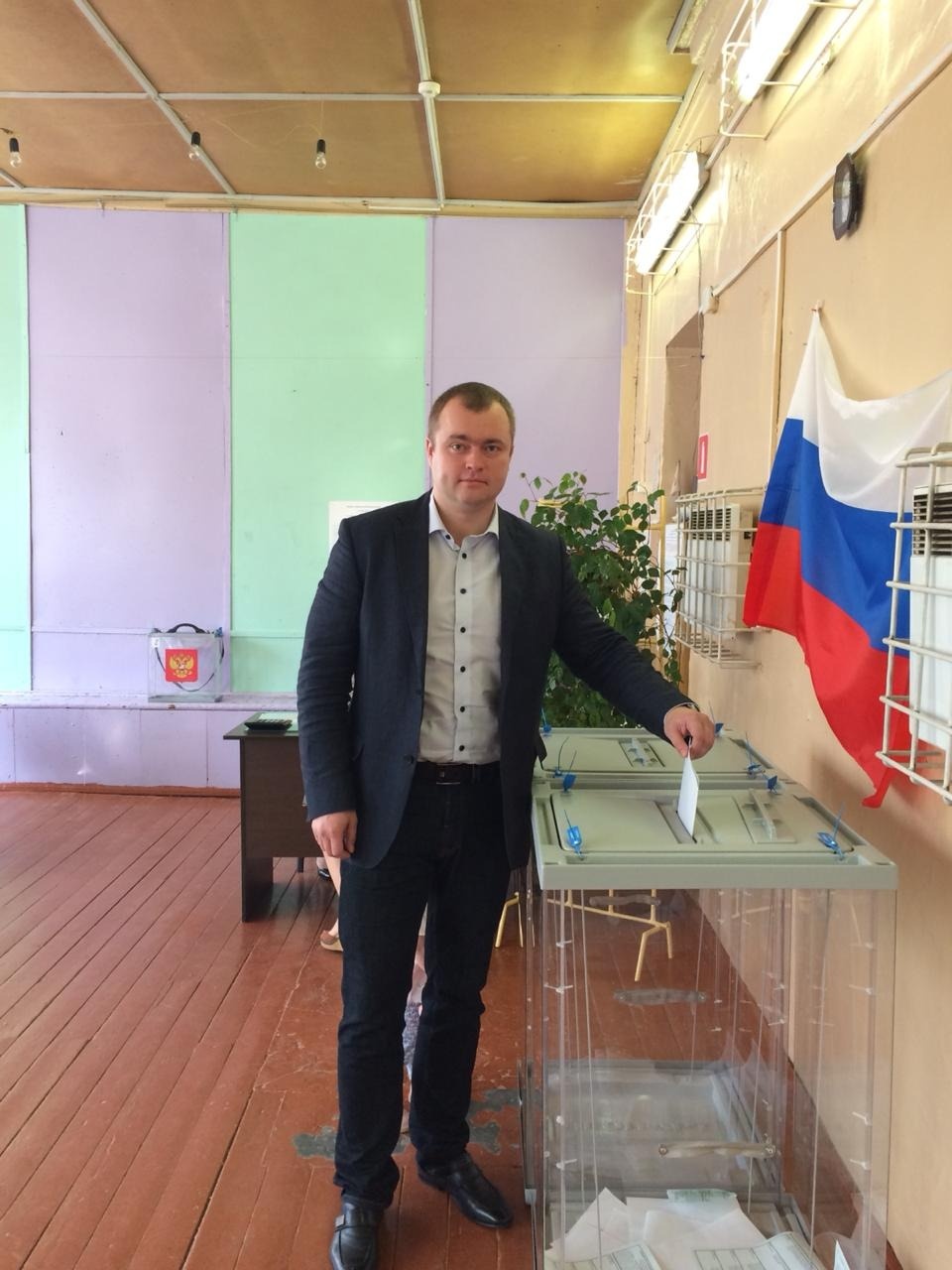 Известные люди и политики голосуют на выборах