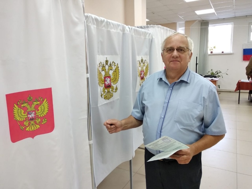 Известные люди и политики голосуют на выборах