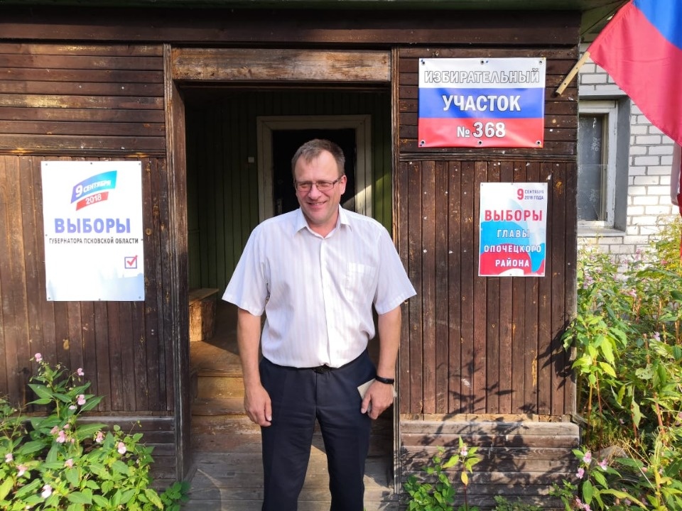 Известные люди и политики голосуют на выборах