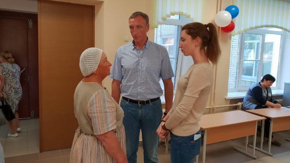 Известные люди и политики голосуют на выборах