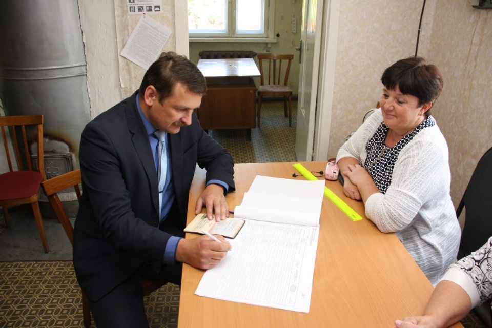 Известные люди и политики голосуют на выборах