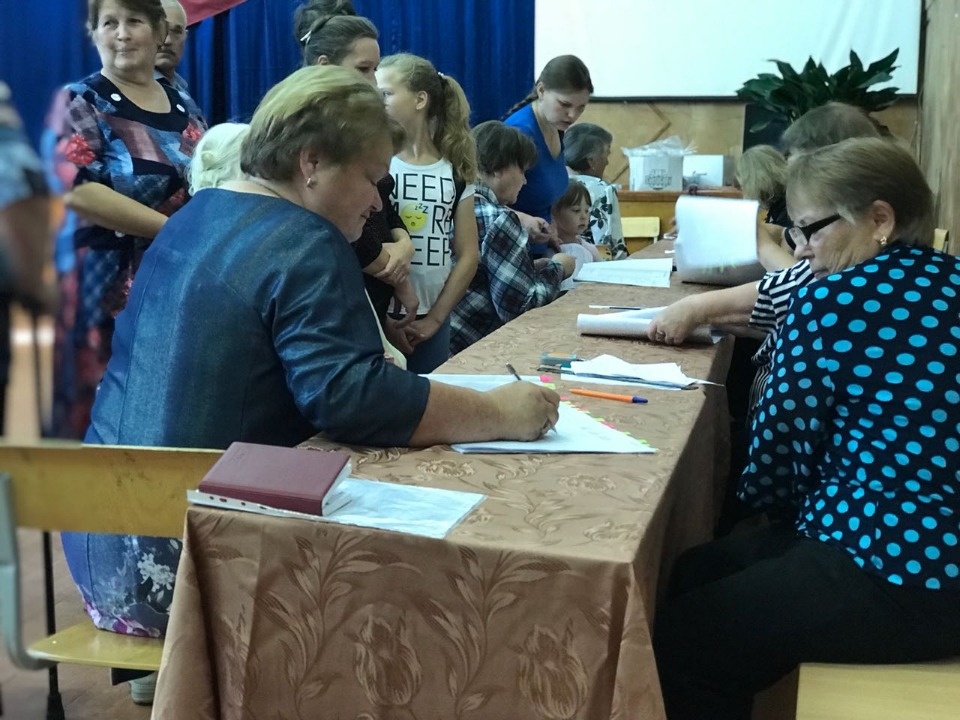 Известные люди и политики голосуют на выборах