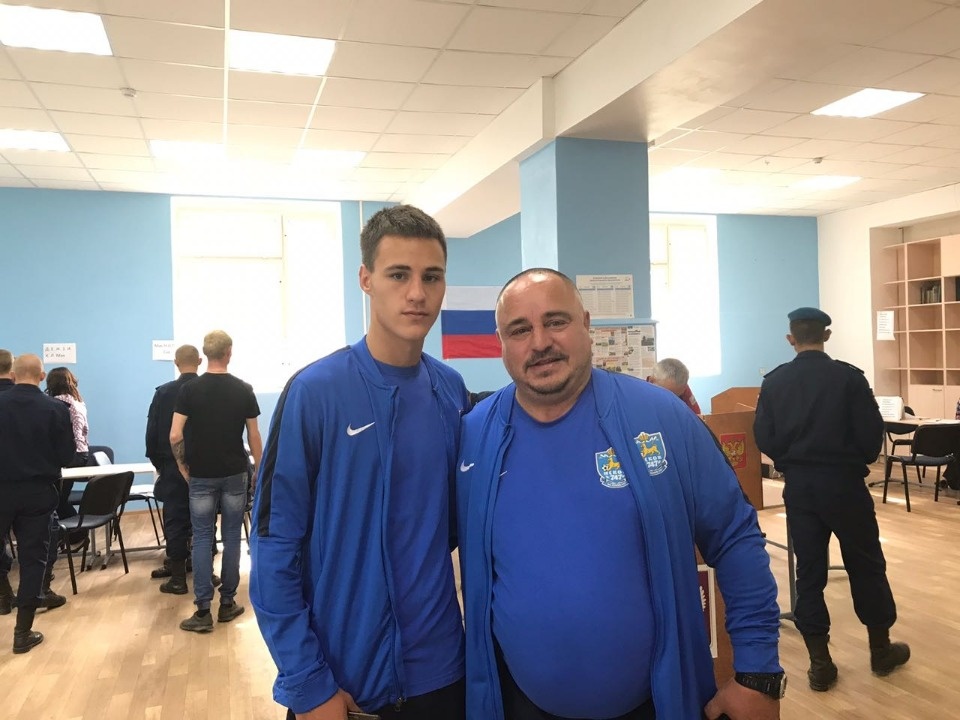 Известные люди и политики голосуют на выборах