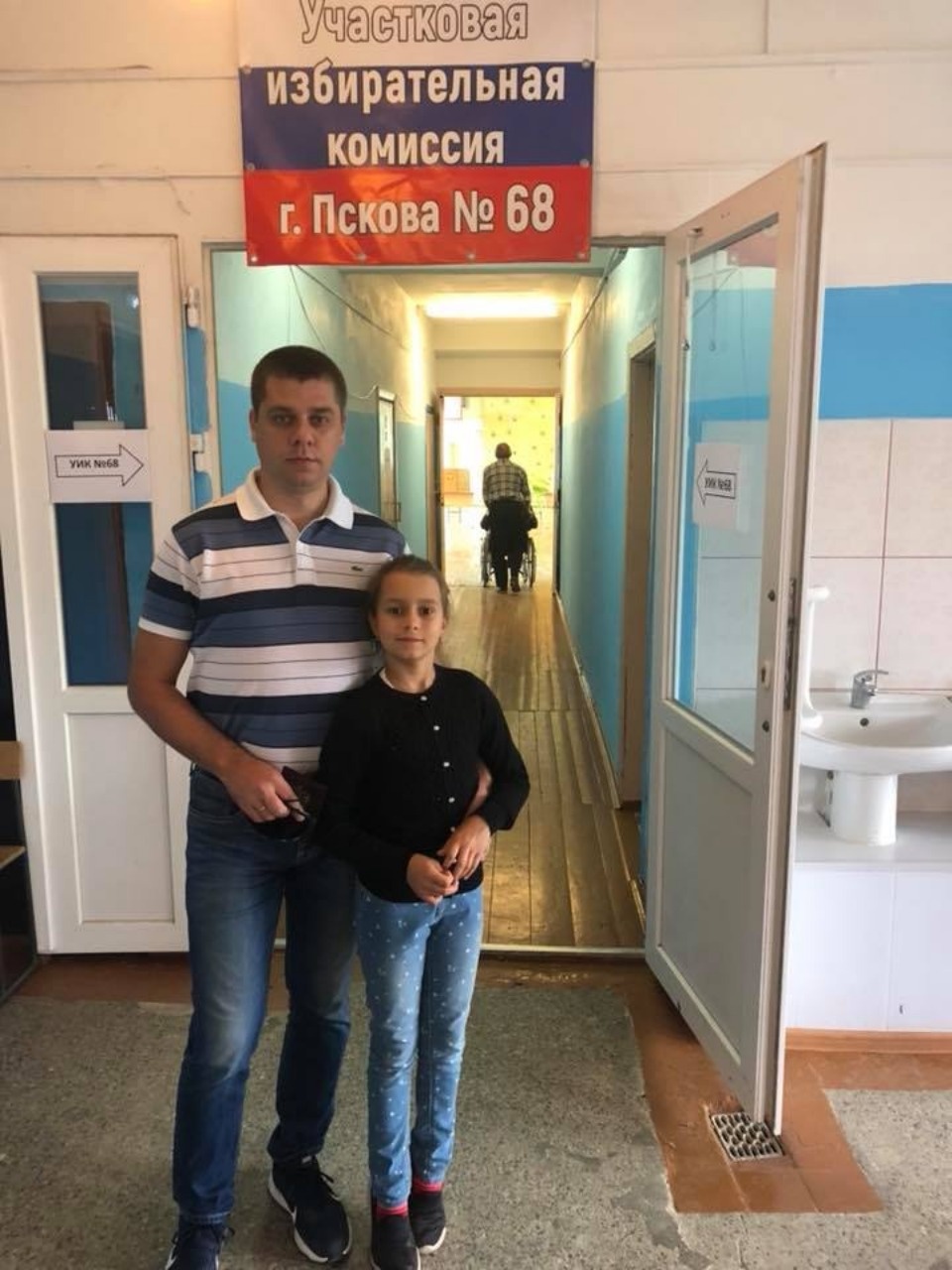 Известные люди и политики голосуют на выборах